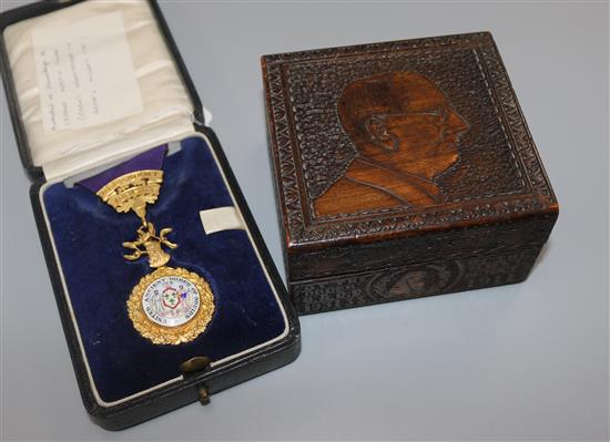 A United Ancient Order of the Druids, a 9ct gold jewel and a cigarette box